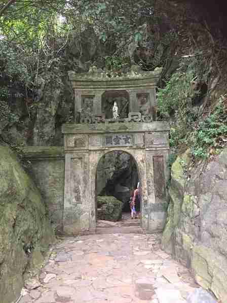 Entrance into Huyen Khong cave