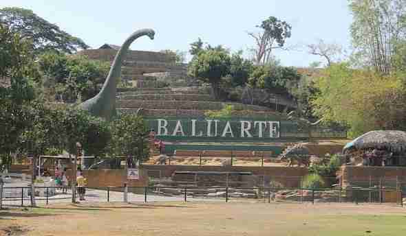 Baluarte Zoo in Vigan 